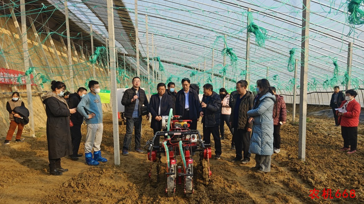 青岛市农技中心举办全市设施农业生产全程机械化新技术新装备观摩会