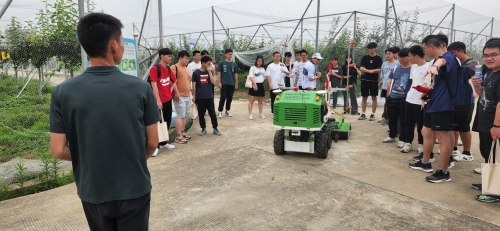 “果园多功能AI作业机器人”观摩培训及试验鉴定在南京顺行举行